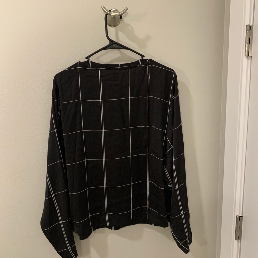 H&M button down blouse - Picture 3 of 3